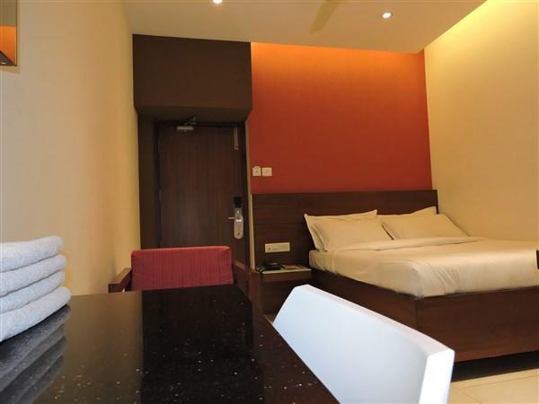 Gayathri Hotels Tirupur Exterior foto